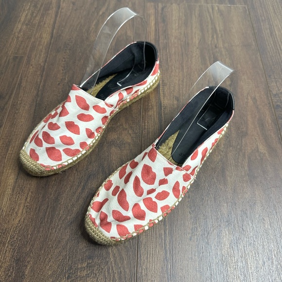 Saint Laurent Lip-Print Canvas Espadrilles - Picture 8 of 14